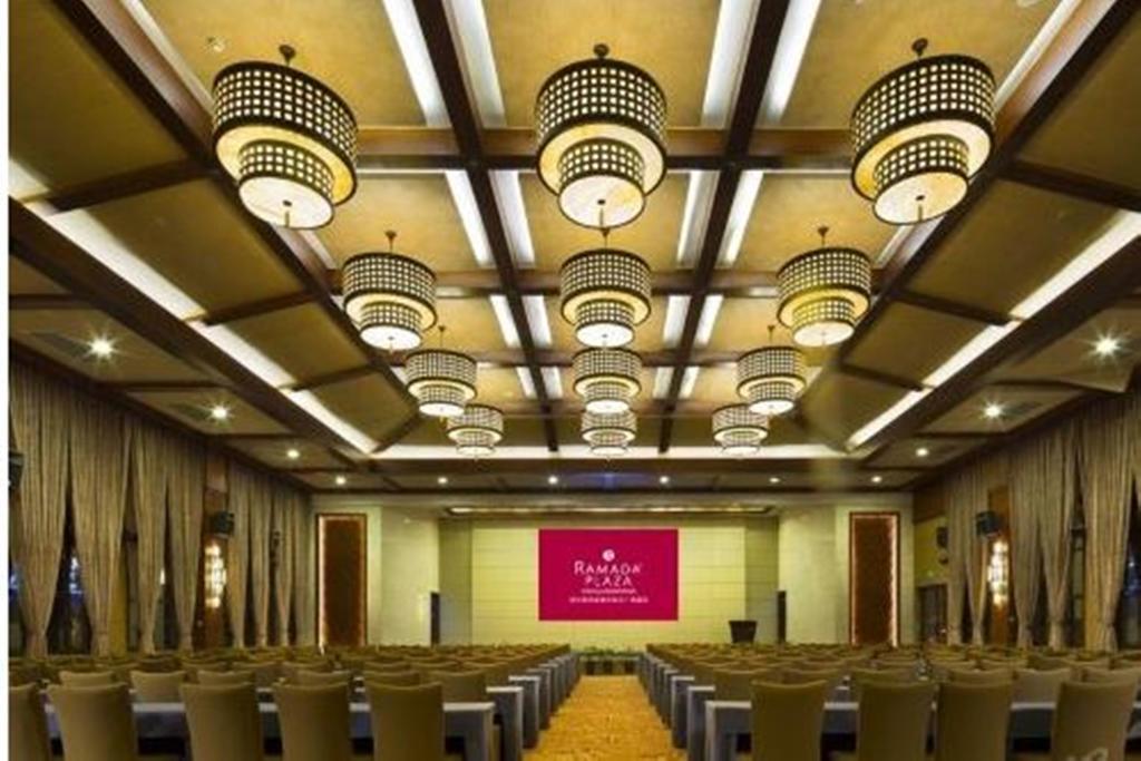 Отель Ramada Plaza Xishuangbanna Экстерьер фото