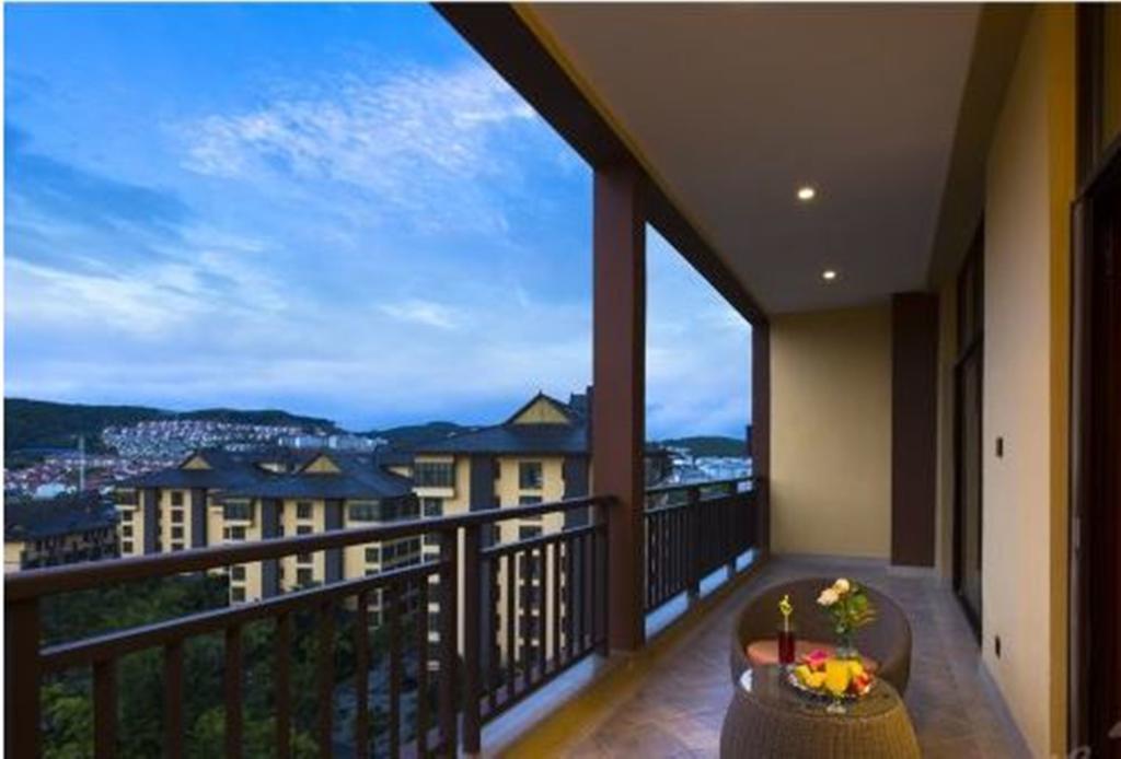 Отель Ramada Plaza Xishuangbanna Экстерьер фото