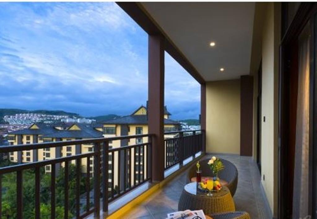 Отель Ramada Plaza Xishuangbanna Экстерьер фото
