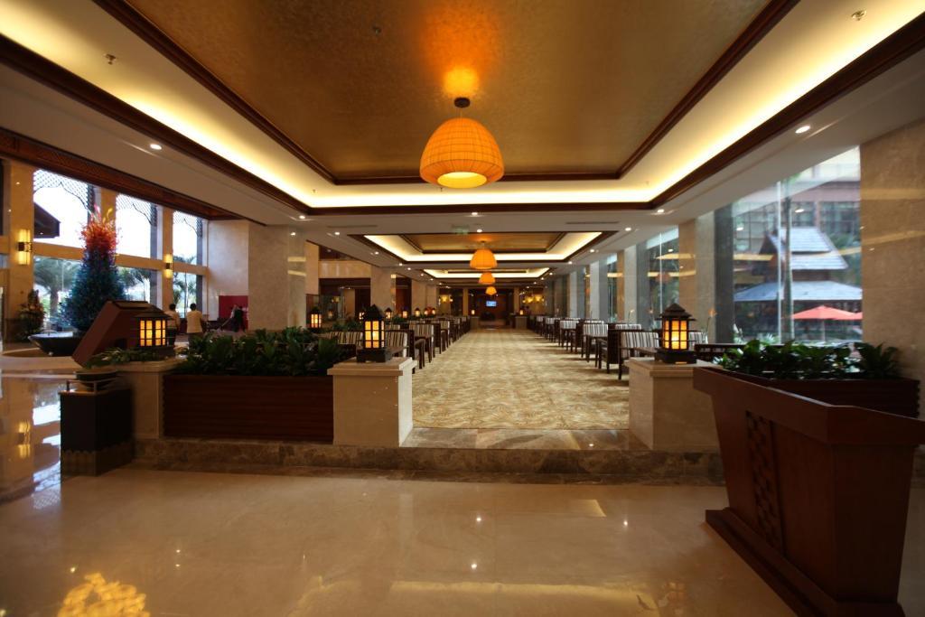 Отель Ramada Plaza Xishuangbanna Экстерьер фото