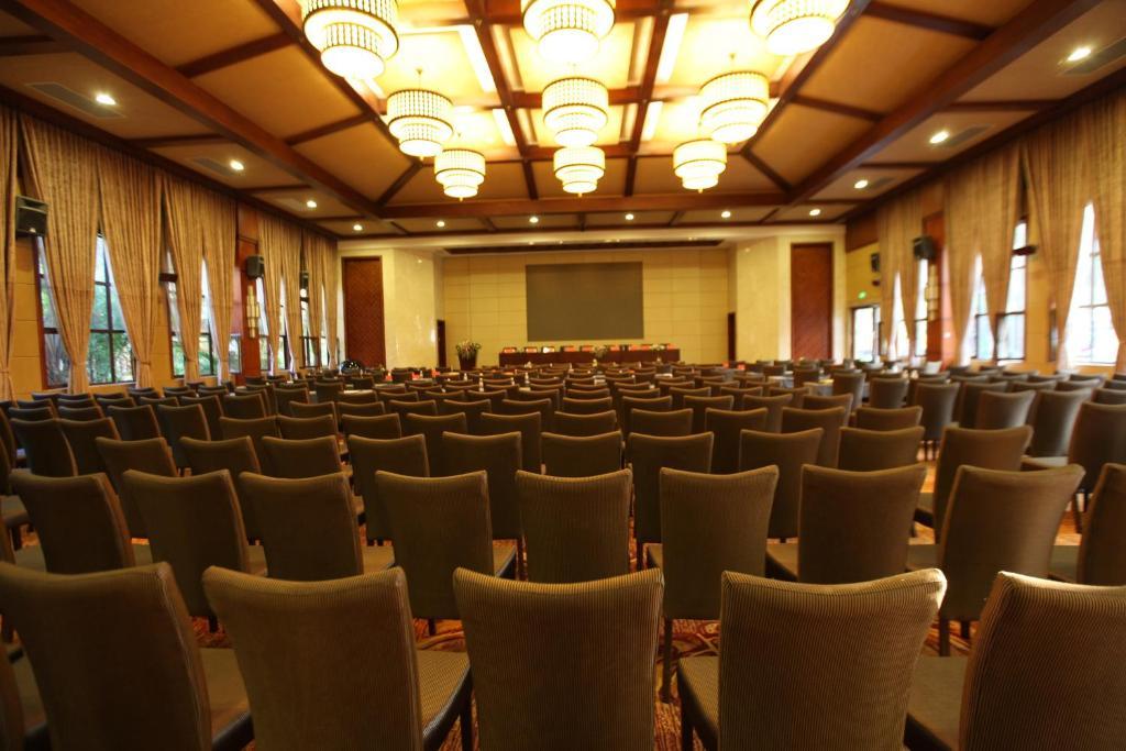 Отель Ramada Plaza Xishuangbanna Экстерьер фото