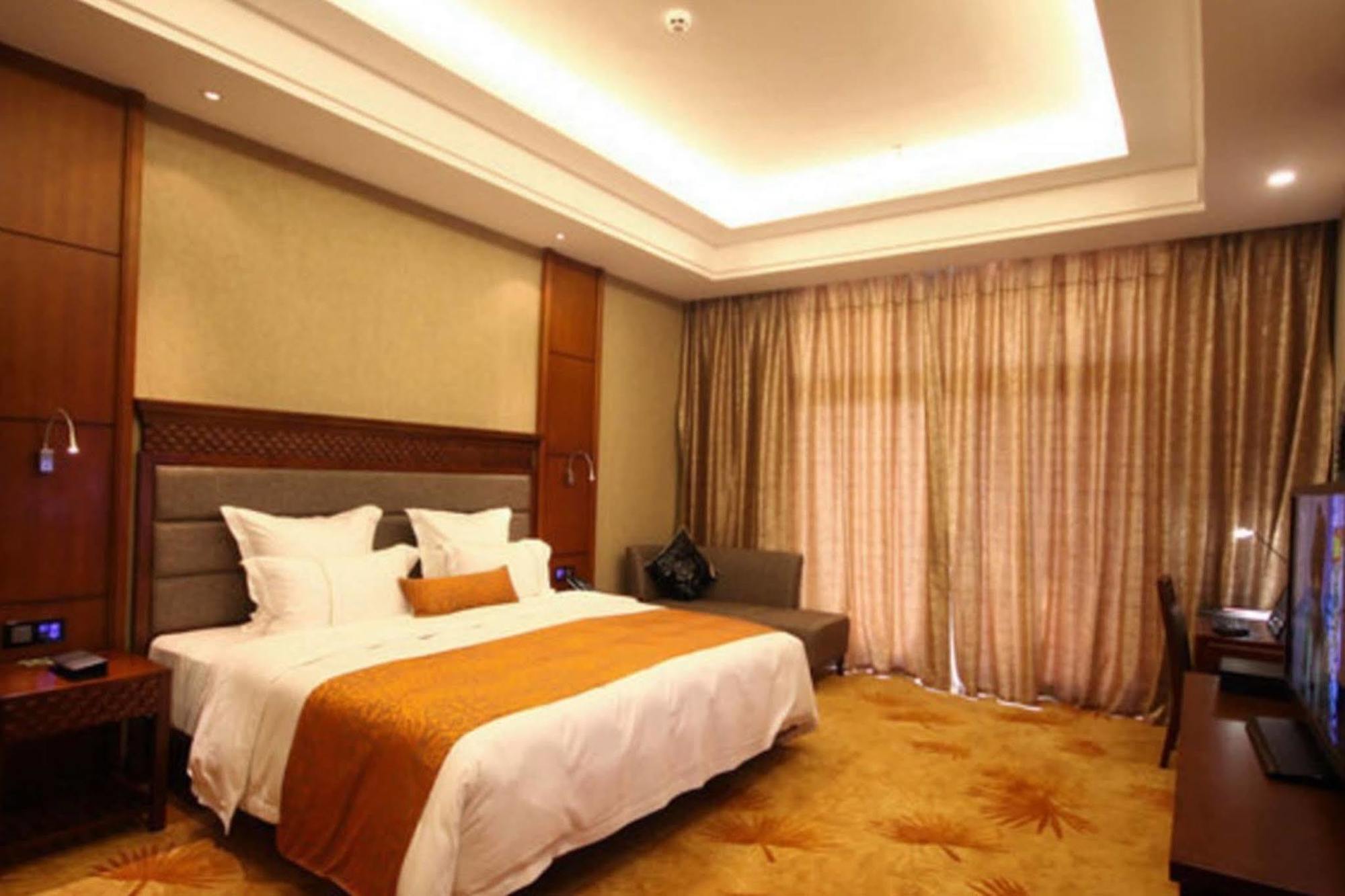 Отель Ramada Plaza Xishuangbanna Экстерьер фото